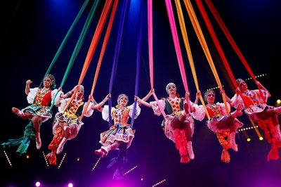 世界の曲芸師が華麗に舞う、モナコでサーカスの祭典