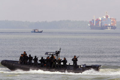 ベトナム船籍タンカーが消息を絶つ、乗っ取り被害か