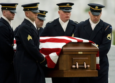 米兵のひつぎ撮影可能に、米国防総省が報道規制を解除