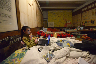 ウクライナ紛争、地下壕に身を潜めるドネツクの子どもたち