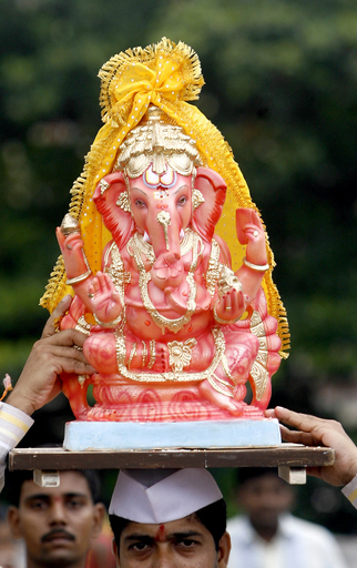ゾウの頭を持つ神、「ガネーシャ」の祭り
