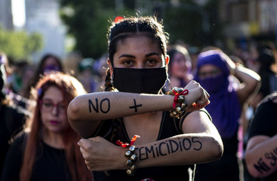 「フェミサイド」や暴力に抗議 国際デーに各地でデモ