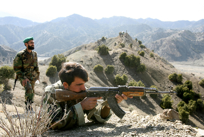 NATO軍の誤射により、警察官5人死亡、6人行方不明 - アフガニスタン