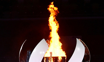 大坂なおみが聖火台に点火、1年の延期を経て東京五輪が開幕