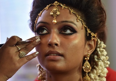 美とメーキャップの国際見本市開幕、インド