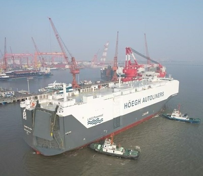 9100台積載可能 世界最大で環境に優しい自動車ローロー船 中国江蘇省南通で引き渡し