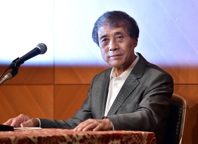 デザイン選考の安藤氏、新国立の建築費削減を求める