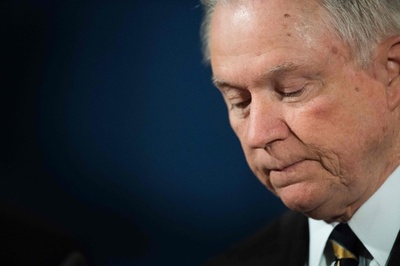 トランプ氏、セッションズ司法長官の起用を後悔 疑惑捜査めぐり