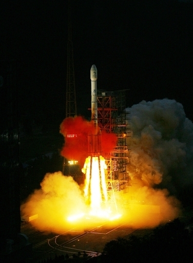 中国、2機目の月探査衛星打ち上げ成功 国慶節に合わせ