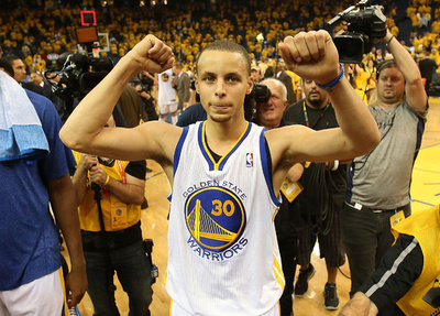 ウォリアーズ、ナゲッツ下し準決勝進出 NBAプレーオフ