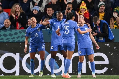 フランス大勝で豪との準々決勝へ、コロンビアも8強入り 女子W杯