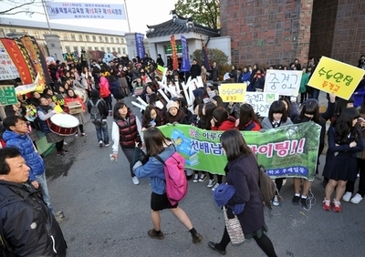 韓国の教育ママ、離婚訴訟で慰謝料の支払いを命じられる