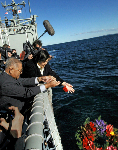 シドニー沖に沈んだ旧日本海軍潜航艇、関係者が追悼式