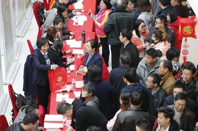 採用面接より前に健康診断 中国の一部企業 「信用の欠如」