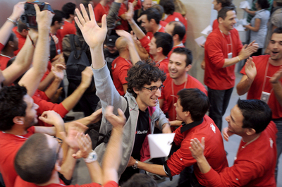 仏初のアップルストア、ルーブル美術館内にオープン