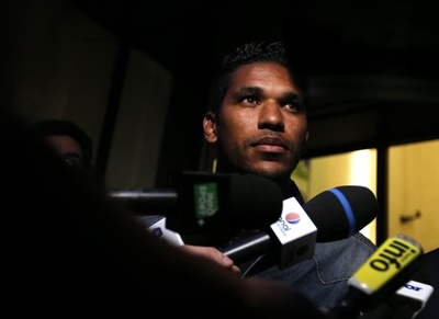 頭突きのブランドンに6か月の出場停止処分