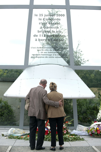 コンコルド墜落から10年、事故現場で追悼式典