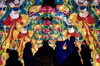 色鮮やかな光の世界、中国伝統の「ランタン・フェスティバル」 仏