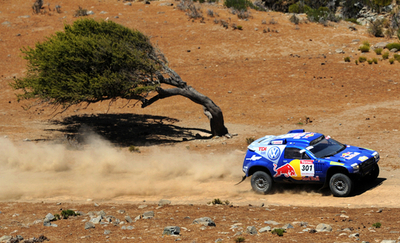 サインツ 第8ステージ制し総合首位を守る、ダカールラリー