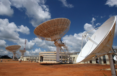 ベネズエラ初の通信衛星打ち上げ、「南米統合の象徴」とチャベス大統領