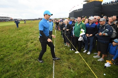 マキロイとウッズが全英OP初日大きく出遅れ、ホームズが首位