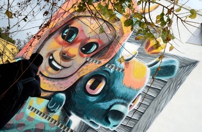 ストリートアートで地元民の不和を解消 壁画だらけの芸術祭