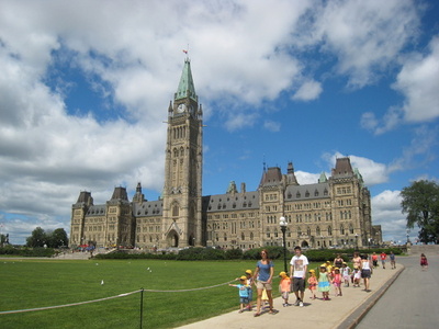 カナダ郵便公社、戸別配達を廃止へ 5年かけ全土で