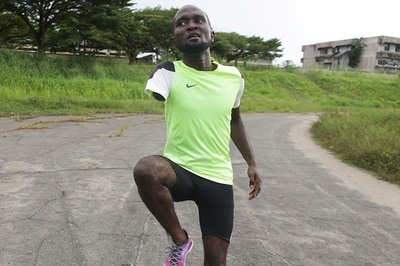 中古車いすや腰掛けで「やりくり」 東京目指すガボンのパラ選手