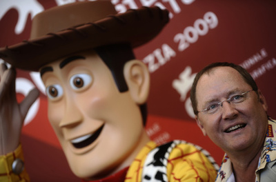 米ディズニーのJ・ラセター氏、年内に辞職 スタッフに「不快」なハグ