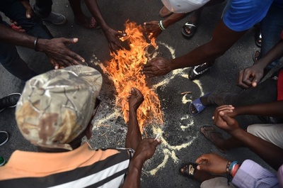 ハイチ首相、抗議デモの暴徒化受け辞任 燃料価格引き上げは中止