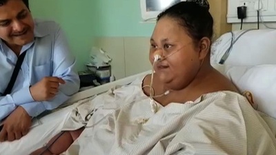 世界で最も重い女性、体重半減はうそ？ 家族の主張に医師ら反論