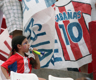 頭部を撃たれたカバニャスは依然として危険な状態