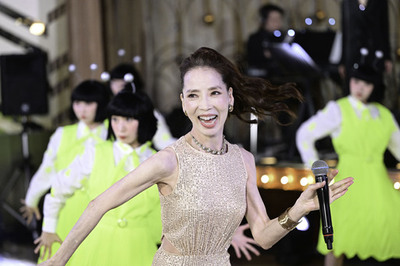 昭和の名曲「UFO」「シンデレラ・ハネムーン」を令和のダンスで爆踊！？「爆踊！アバンギャルディ 昭和歌謡の宴」<br />増田惠子(ピンク・レディー) ＆岩崎宏美と奇跡のコラボステージ