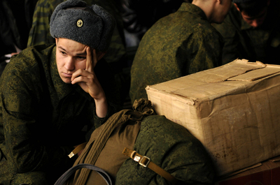 トップデザイナーの軍服は寒すぎ？寝込む軍人が相次ぐ ロシア