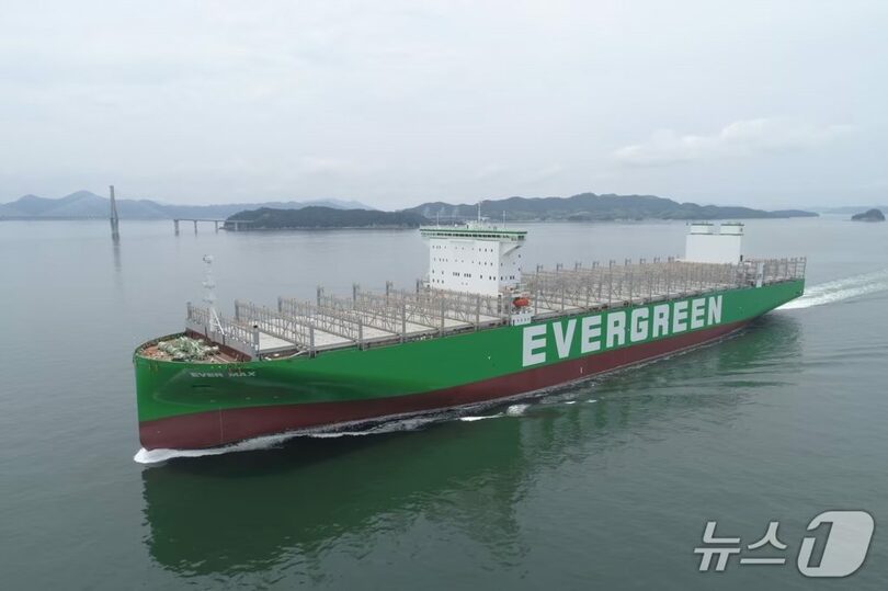 サムスン重工業が建造したコンテナ運搬船＝サムスン重工業提供(c)news1