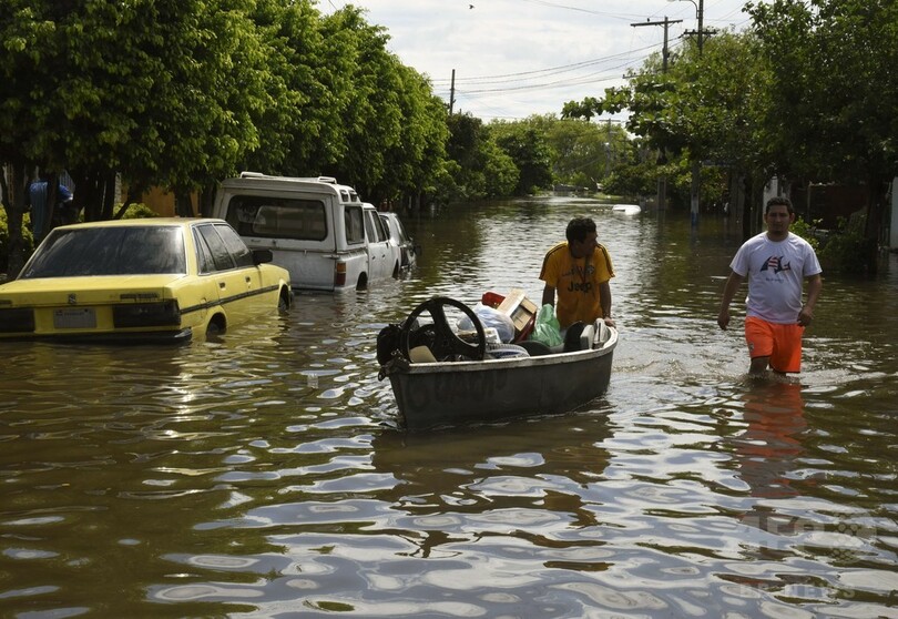 南米3か国で大洪水、5人死亡 15万人が避難