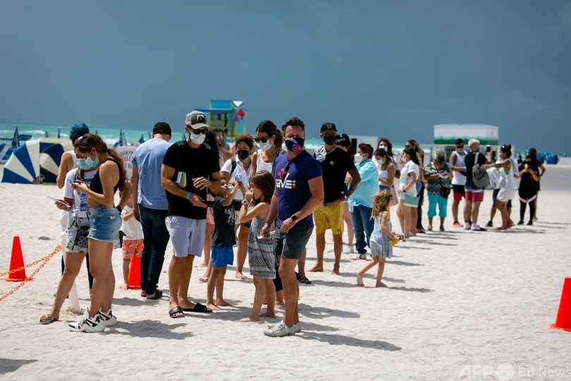 中南米から「ワクチンツアー」 米のビーチに無料接種会場