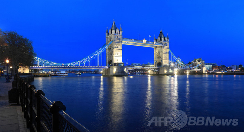 ロンドンのタワーブリッジが120周年、市内では記念展示会も ロンドンのタワーブリッジが120周年、市内では記念展示会も