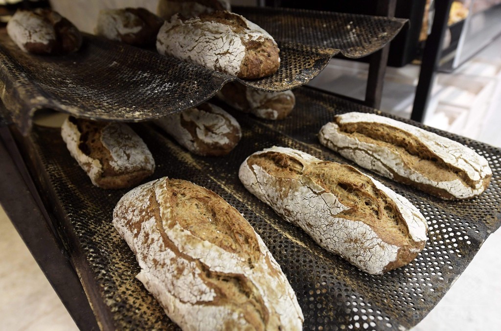 世界初 コオロギ入りのパン発売 フィンランド 写真4枚 国際ニュース Afpbb News
