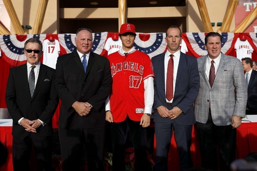 大谷翔平がエンゼルス入団会見、新天地で盛大な歓迎受ける 写真15枚