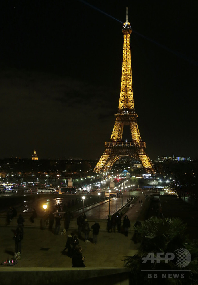 仏パリ上空に正体不明の無人機5機、治安筋 写真1枚 国際ニュース:AFPBB News