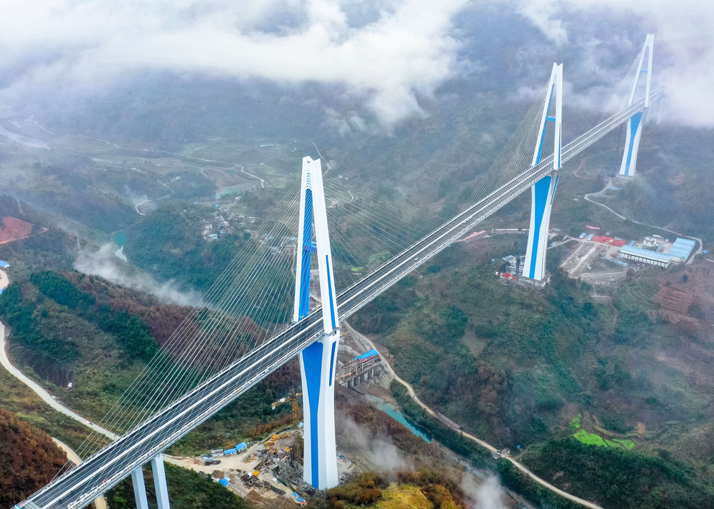 中国・貴州省の平塘特大橋が正式開通、全長2135m 写真7枚 国際ニュース：AFPBB News