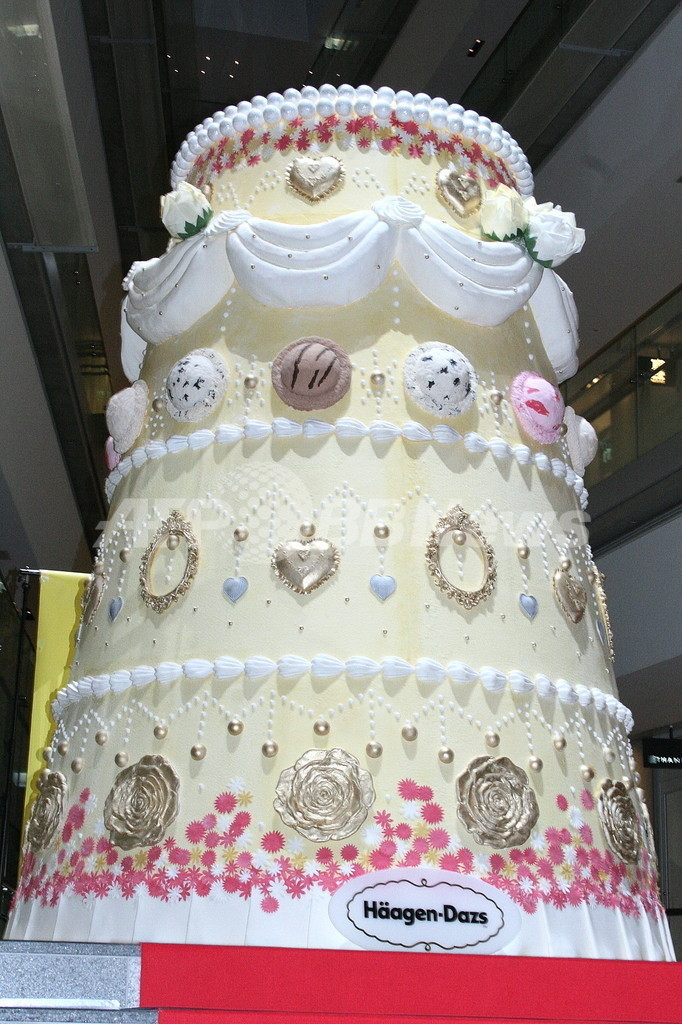 清川あさみ「美味採集」「美女採集」展同時開催、表参道ヒルズで6日まで