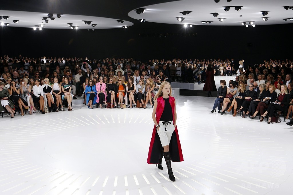 7月発表のクチュールをプレタポルテで再現、「クリスチャン ディオール」15年春夏