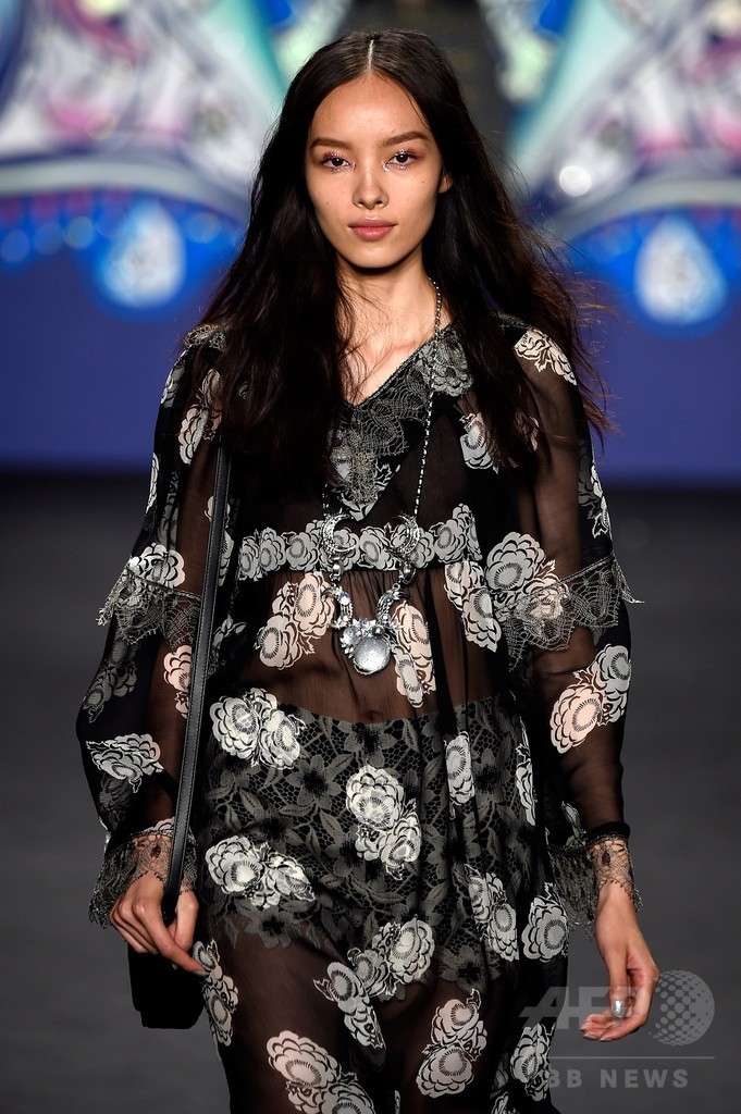 60年代ムード満載、「アナ・スイ」15年春夏