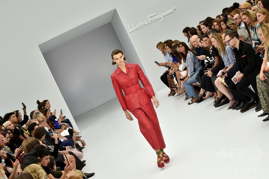 「サルヴァトーレ フェラガモ」」17年春夏