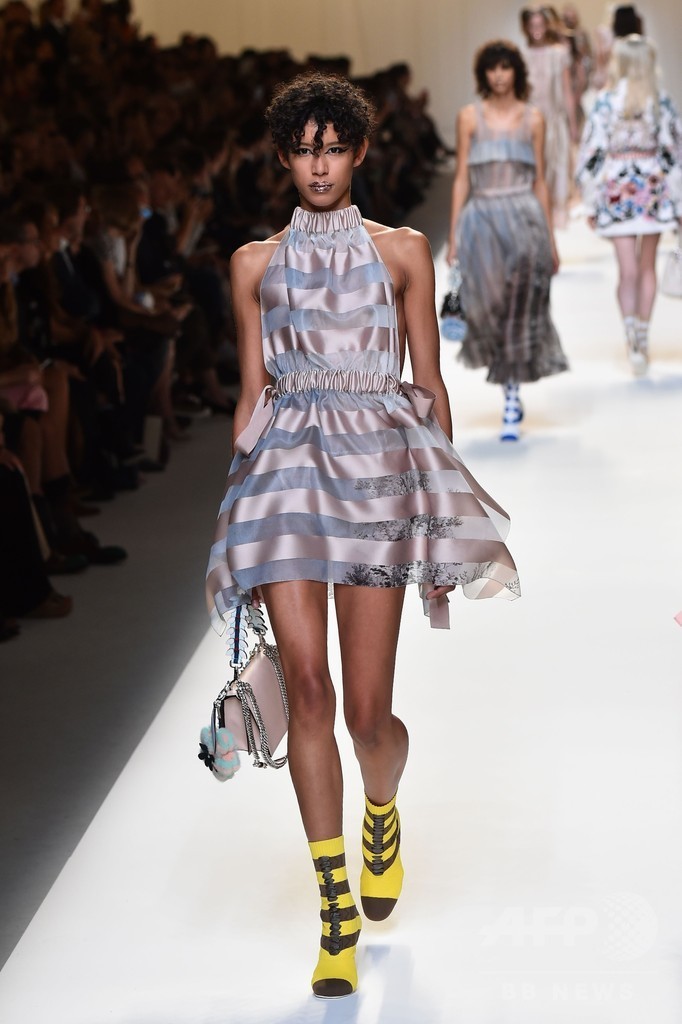 「フェンディ」17年春夏