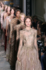 フランス・パリ市内で発表されたヴァレンティノ（VALENTINO）の11/12年秋冬オートクチュールコレクション（2011年7月6日撮影）。(c)AFP/PIERRE VERDY