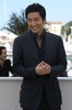 南仏カンヌ（Cannes）で開催中の第66回カンヌ国際映画祭（Cannes Film Festival）で20日、コンペティション部門に出品されている三池崇史（Takashi Miike）監督作『藁の楯』の公式上映が行われ、監督とともに主演の大沢たかお（Takao Osawa）、共演者の松嶋菜々子（Nanako Matsushima）がレッドカーペットを歩いた。この日は、公式上映に先立ち、記者会見とフォトコールも行われた。

写真は、フォトコールに登場した大沢（2013年5月20日撮影）。(c)AFP/ANNE-CHRISTINE POUJOULAT