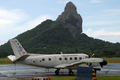ブラジルのフェルナンド・デ・ノローニャ（Fernando do Noronha）空港で仏エールフランス（Air France）航空AF447便の捜索準備をするブラジル空軍機（2009年6月1日撮影）。(c)AFP/MARCELO JORGE LOUREIRO